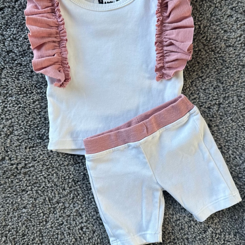 White and Pink Ruffle Baby girl set - Hanna Kay sz. 3m $19